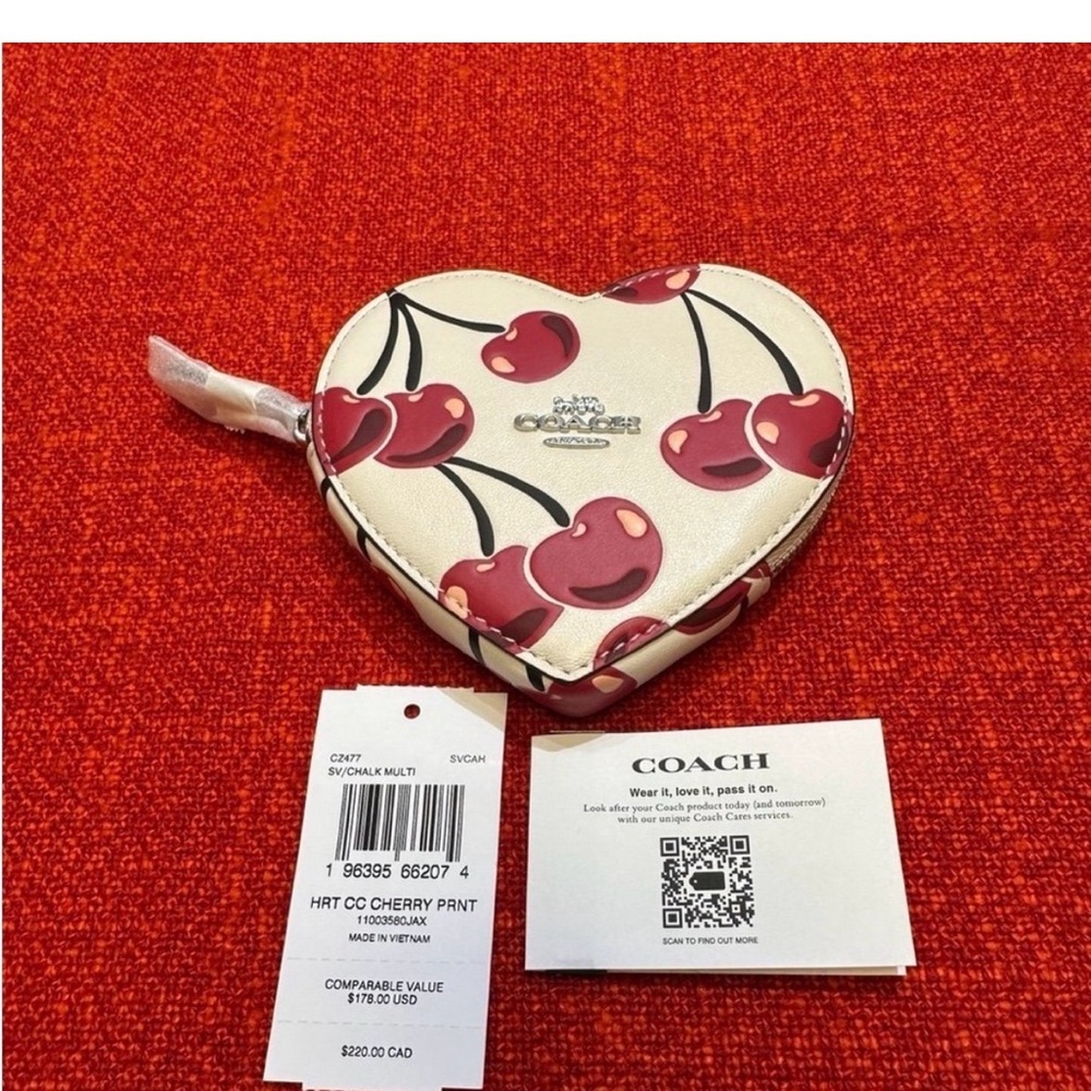 ❤️❤️❤️NEW Coach Heart shaped coin purse ❤️❤️❤️ - Picture 4 of 8